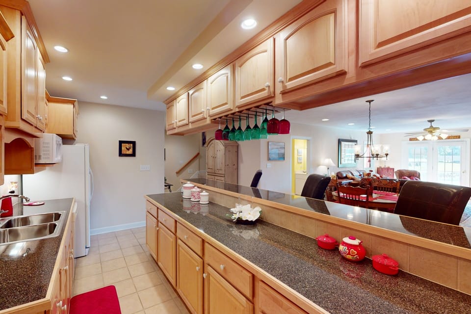 House, Multiple Beds, Mountain View (Lakeshore Glenn) | Private kitchen