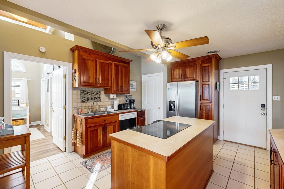 House, Multiple Beds (Smith Mountain Bliss) | Private kitchen