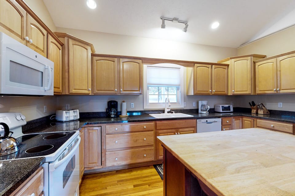 House, Multiple Beds (Orr at Waterways) | Private kitchen