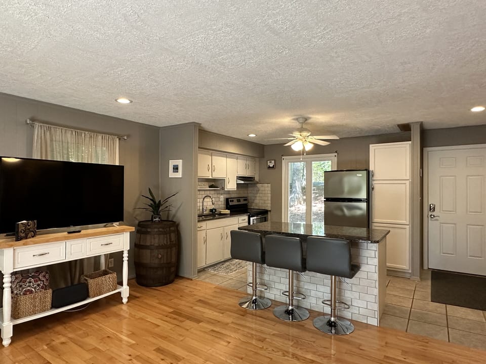 House, Multiple Beds, Patio (Humble Hideaway) | Private kitchen