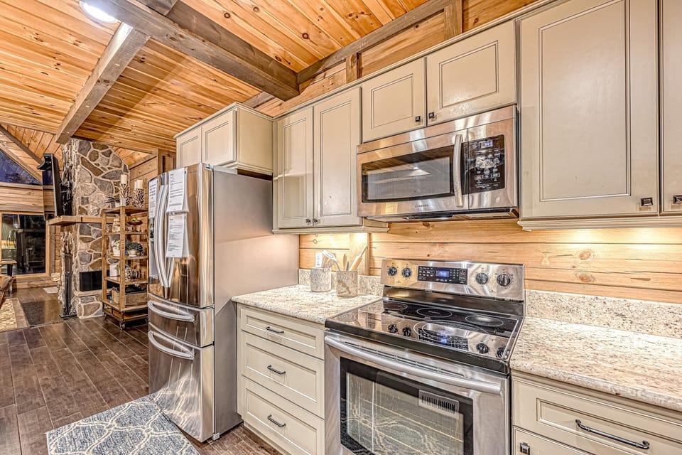 House, Multiple Beds (Cabin on the Cove) | Private kitchen