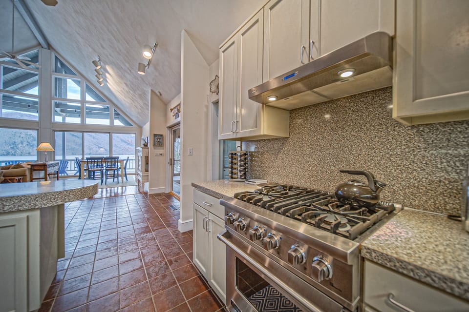 House, Multiple Beds, Mountain View (Our Point of View) | Private kitchen