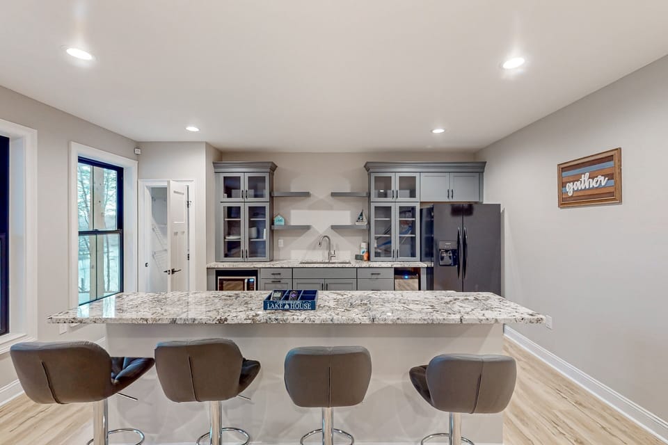 House, Multiple Beds (LaWi Lakehouse) | Private kitchen