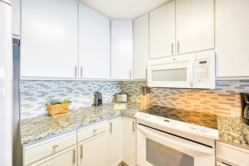 House, Multiple Beds (The Sunset Cove) | Private kitchen