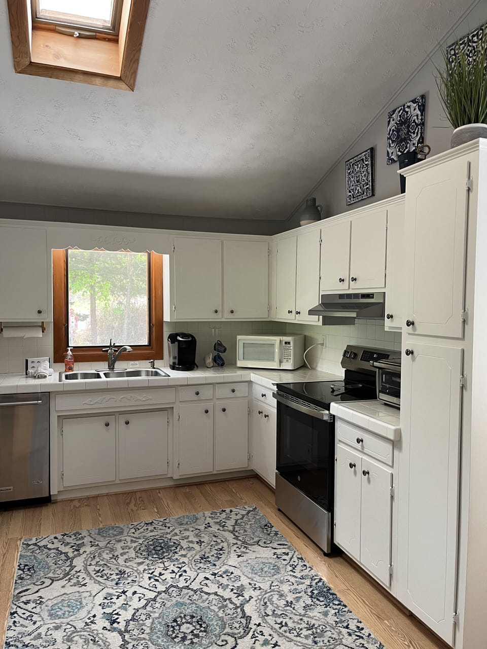 House, Multiple Beds (Otter Crossing) | Private kitchen