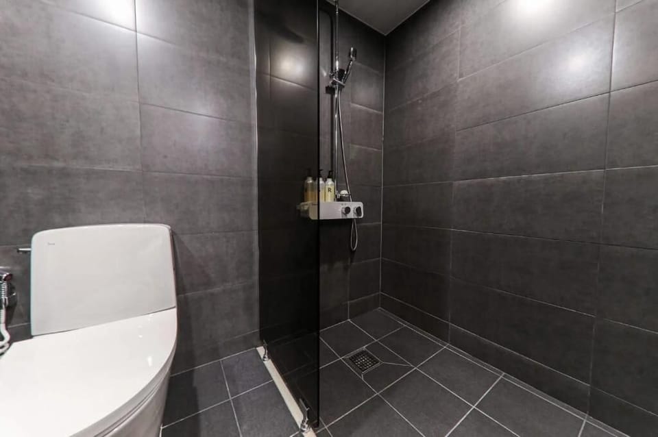 Double Room, Non Smoking | Bathroom | Shower, hair dryer, towels, soap