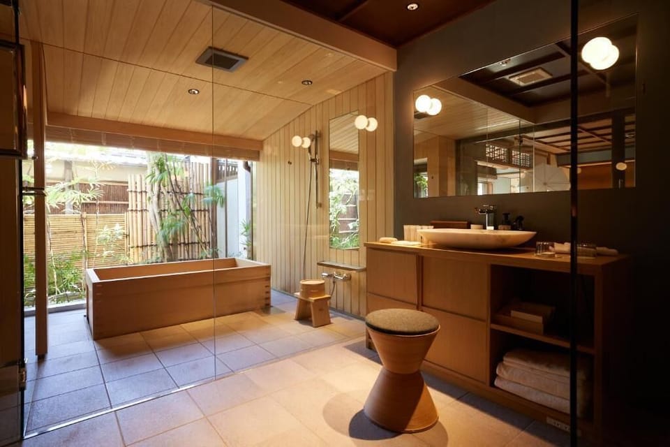 Executive Twin Room | Bathroom | Separate tub and shower, hair dryer, slippers, towels