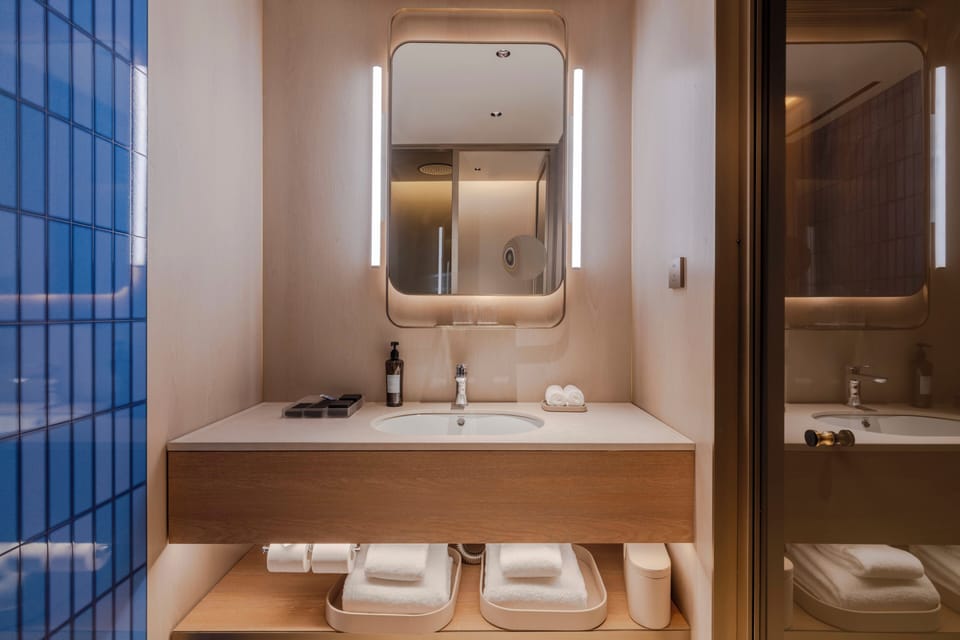 Basic Single Room, City View | Bathroom | Free toiletries, hair dryer, slippers, towels