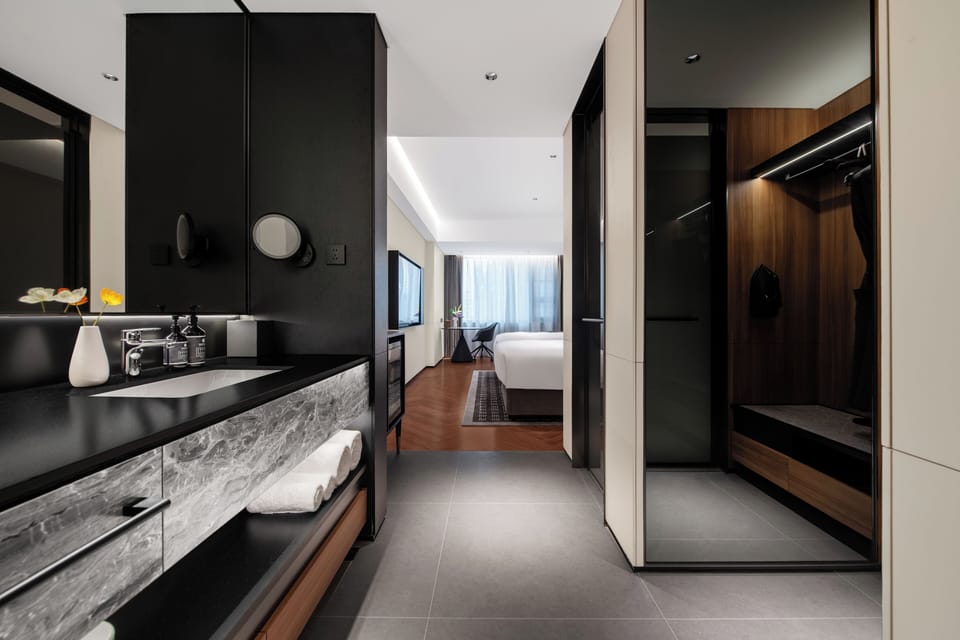 Executive Twin Room | Bathroom | Free toiletries, hair dryer, slippers, towels