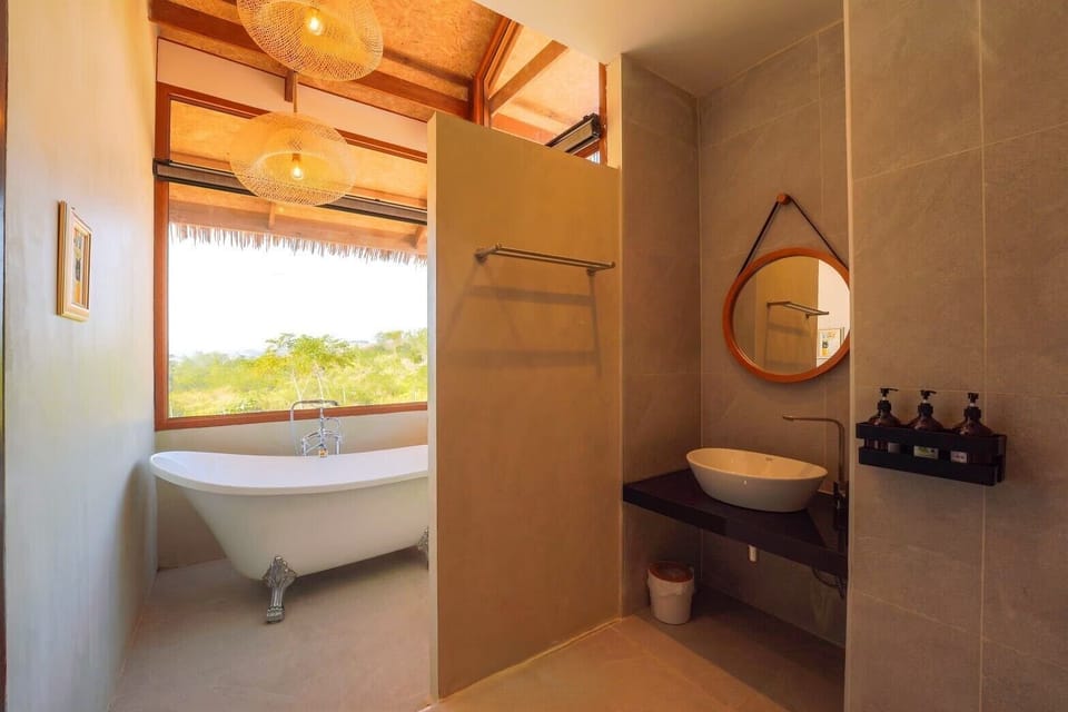 Deluxe Bungalow | Bathroom | Separate tub and shower, hair dryer, towels, soap