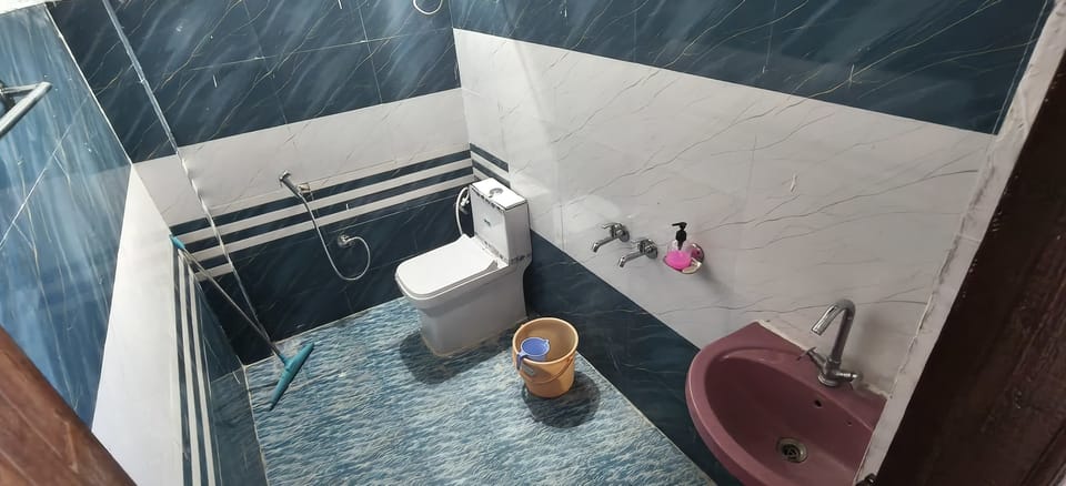 Deluxe Double Room, Balcony | Bathroom | Towels