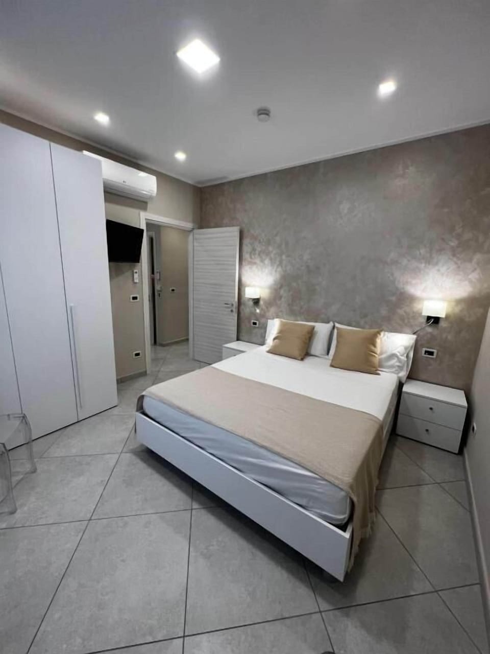 Deluxe Apartment, 1 Bedroom, Non Smoking, City View | Frette Italian sheets, premium bedding, down comforters, pillowtop beds