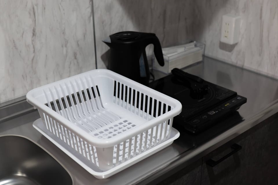 Basic Apartment | Private kitchen | Fridge, microwave, cookware/dishes/utensils
