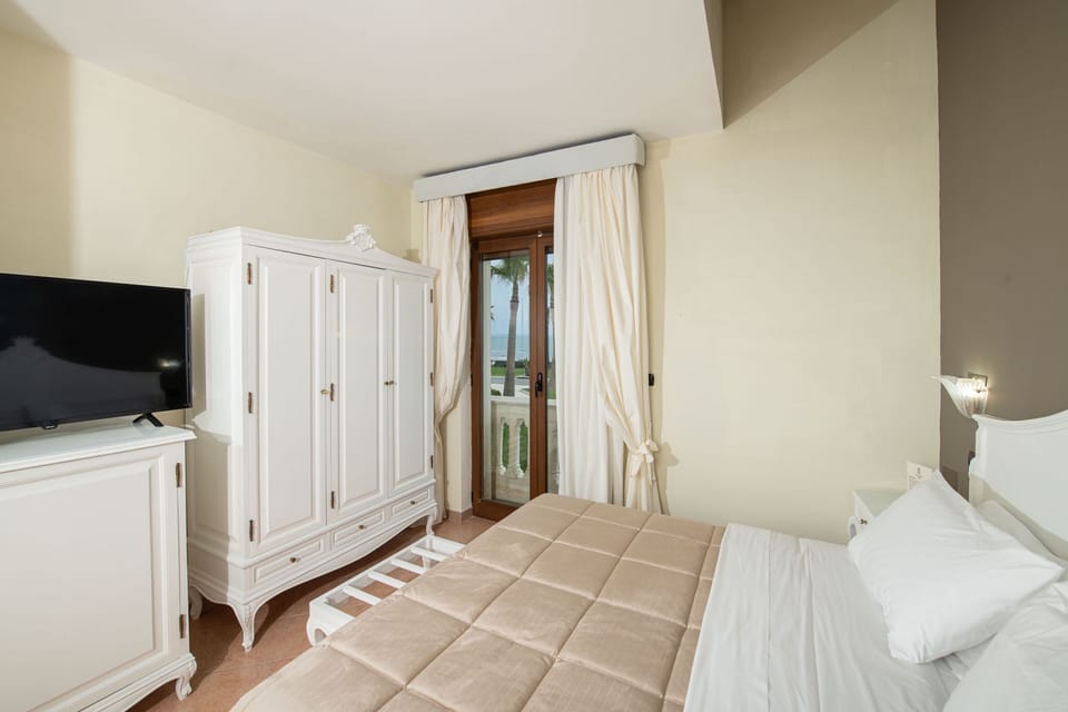 Junior Room, Balcony, Sea View | In-room safe, desk, laptop workspace, soundproofing