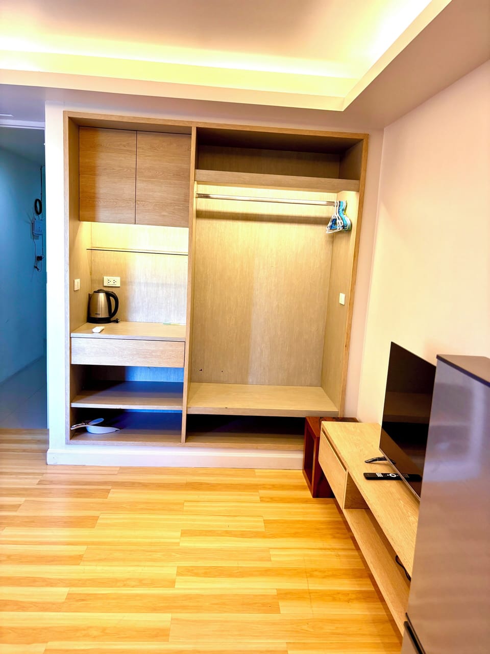 Condo, 1 Bedroom, Smoking, Balcony | Room amenity