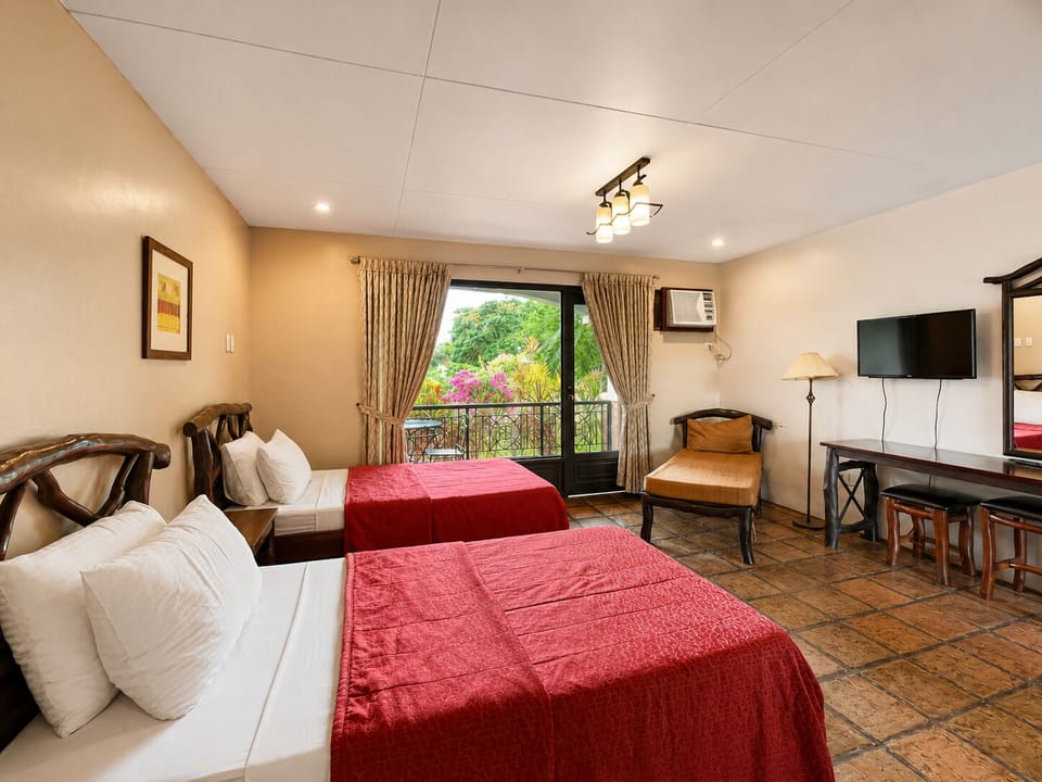 Twin Room | Desk, free WiFi, bed sheets