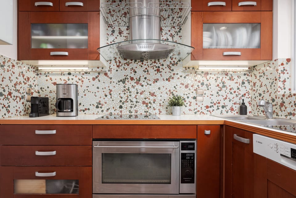 Deluxe Apartment, Garden View | Private kitchen | Full-size fridge, microwave, oven, stovetop