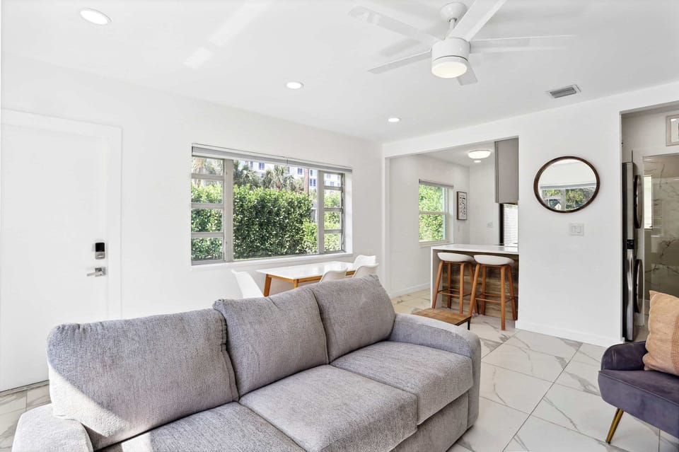House, Multiple Beds, Patio, Garden View (Marina Row 1) | Living area