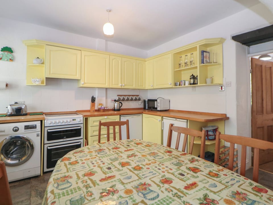 Cookware/dishes/utensils