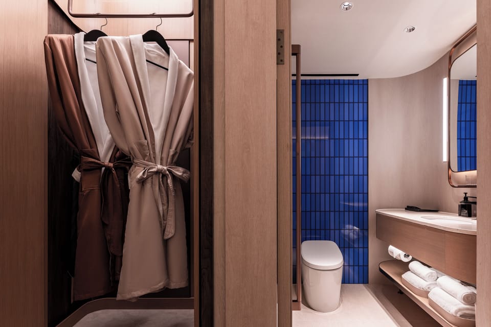 Comfort Double or Twin Room, City View | Bathroom | Hair dryer, slippers, towels, shampoo