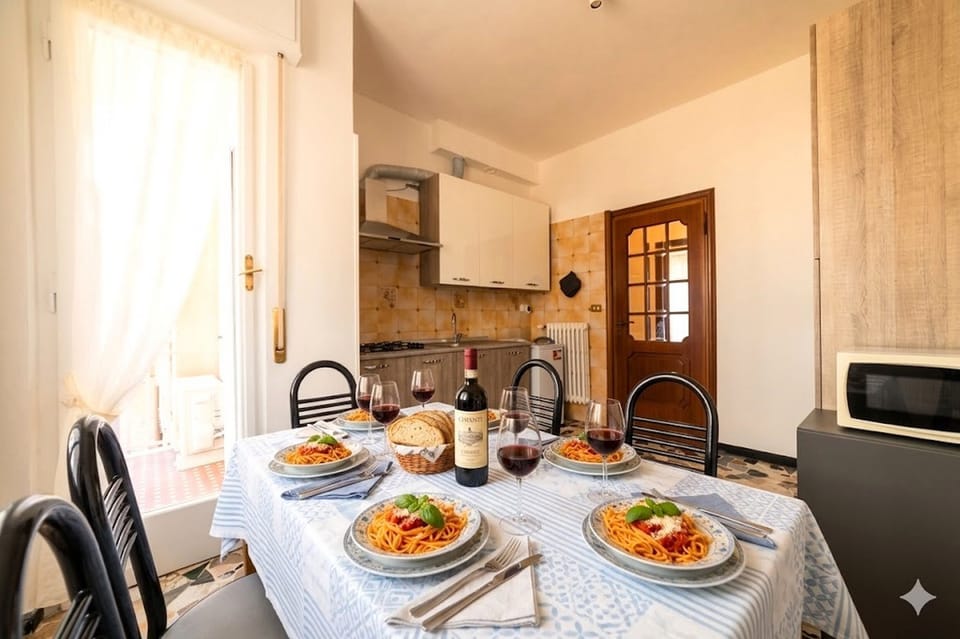 Classic Apartment, Sea View | Private kitchen