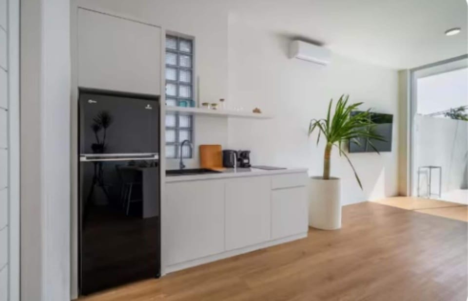 Villa, Lanai | Private kitchen | Electric kettle