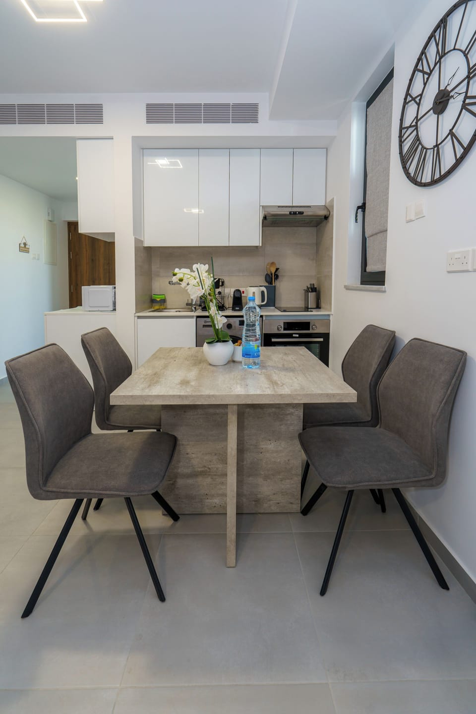 Comfort Studio Suite, Balcony, Beach View | Private kitchen