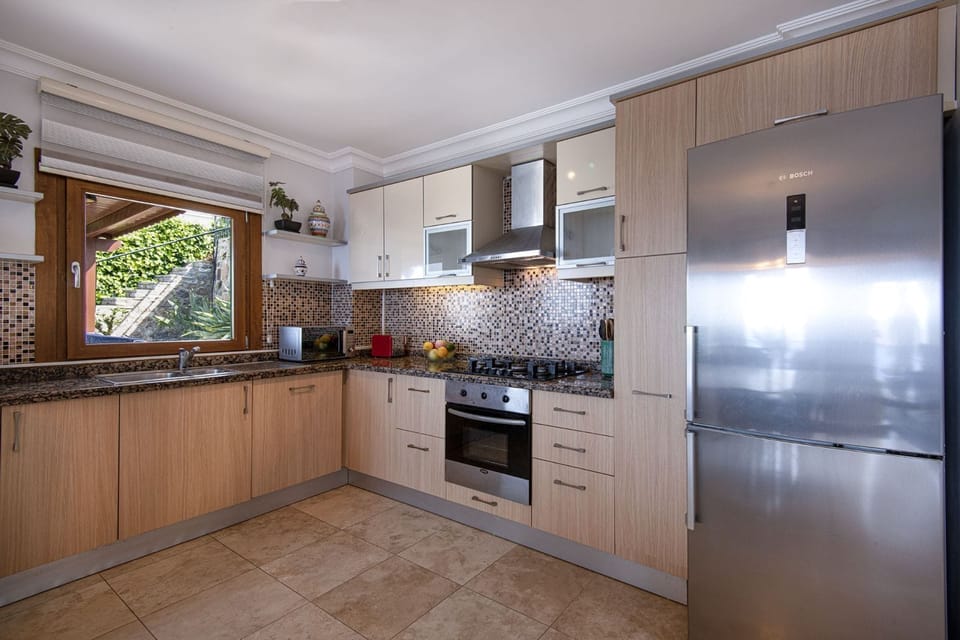 Comfort Villa, Patio, Sea View | Private kitchen