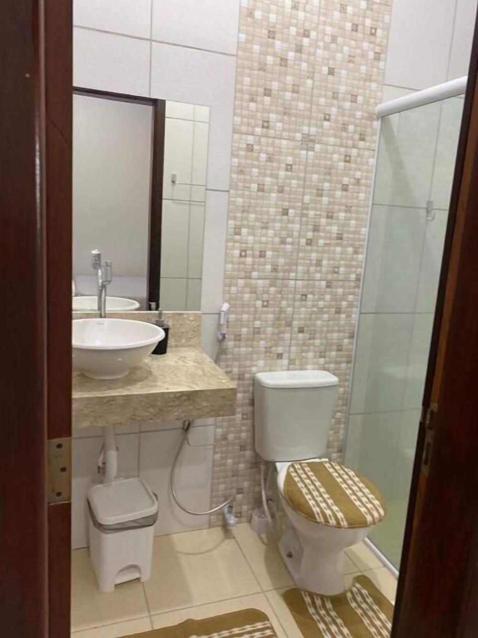 Shower, free toiletries, towels, toilet paper