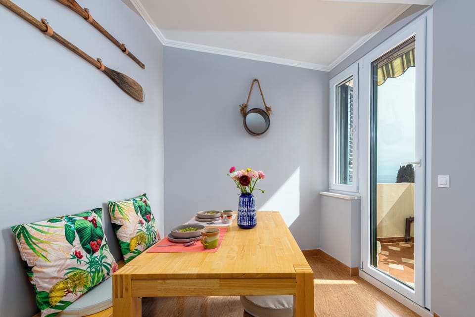 Apartment, Balcony, Sea View | Dining
