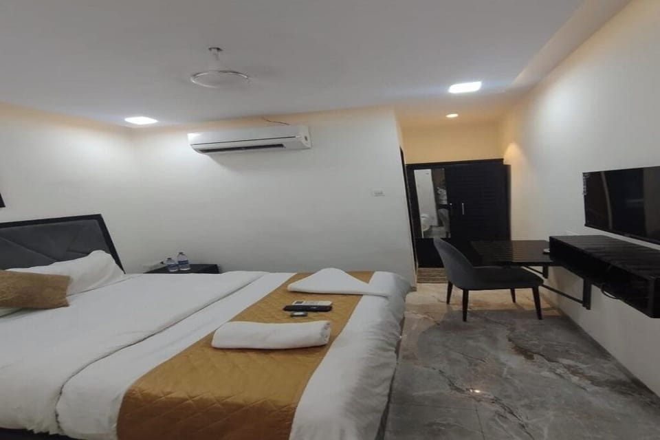 Double Room | Desk, laptop workspace, free WiFi