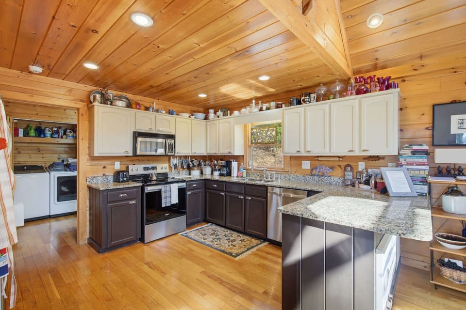 Cabin, Multiple Beds, Hot Tub, Mountain View (Not Your Average Bear) | Private kitchen