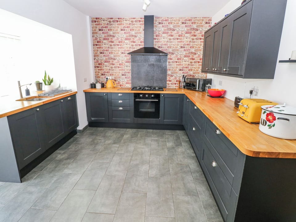 Dishwasher, cookware/dishes/utensils
