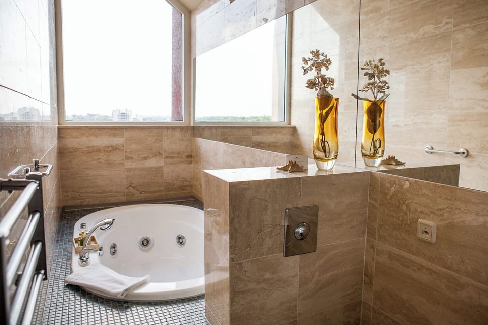 Executive Suite, 1 King Bed | Bathroom | Rainfall showerhead, free toiletries, hair dryer, bathrobes
