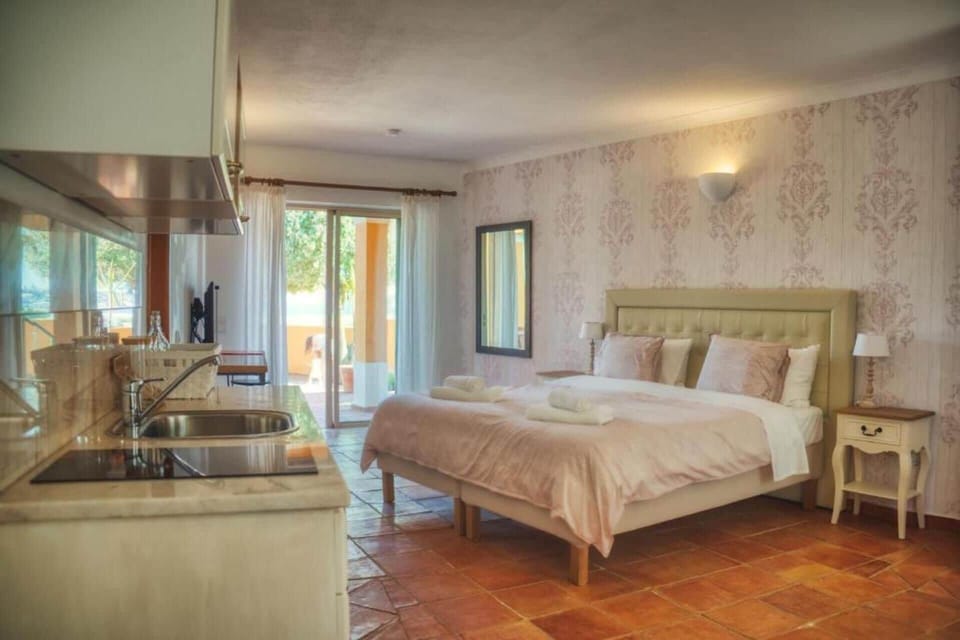 1 bedroom, iron/ironing board, WiFi (free), bed sheets