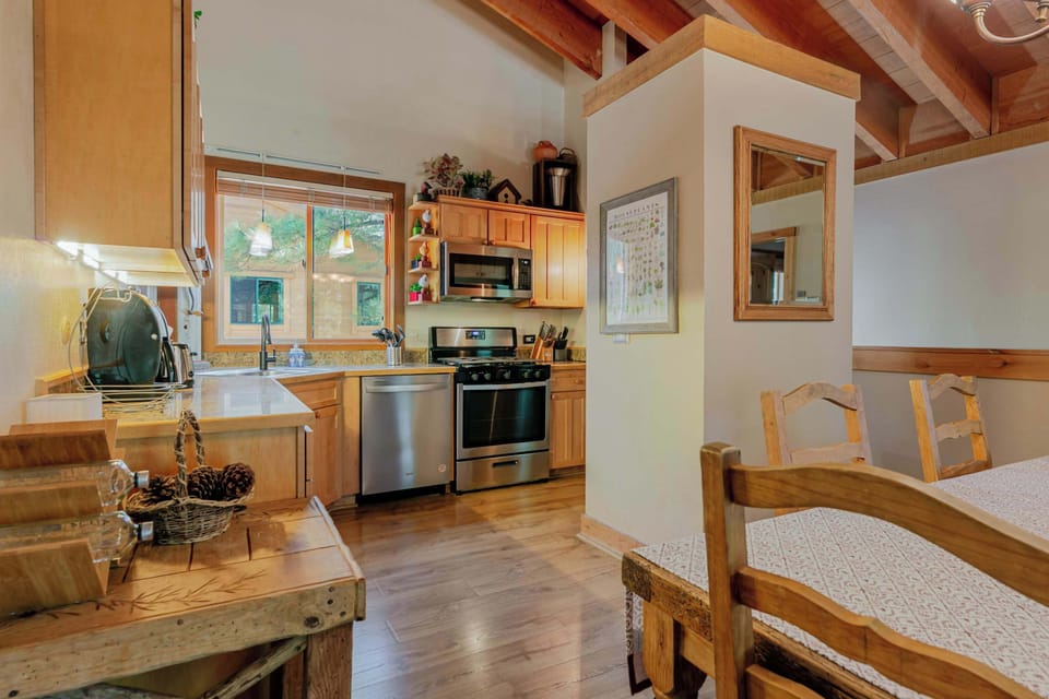 Condo, 2 Queen Beds, Patio, Mountain View (The Golden Bend) | Private kitchen