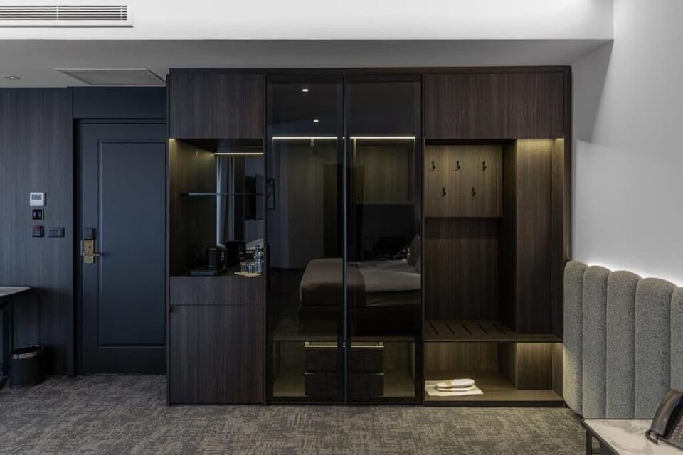 Junior Suite, City View | Desk, WiFi (free)