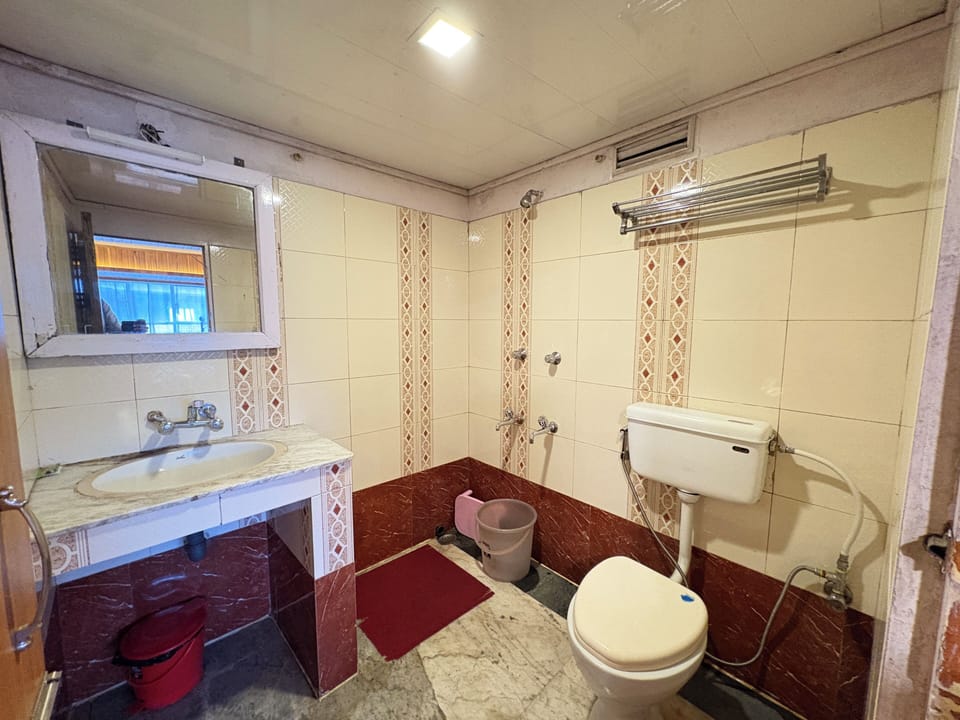 Superior Double Room, Mountain View | Bathroom | Shower, free toiletries, towels