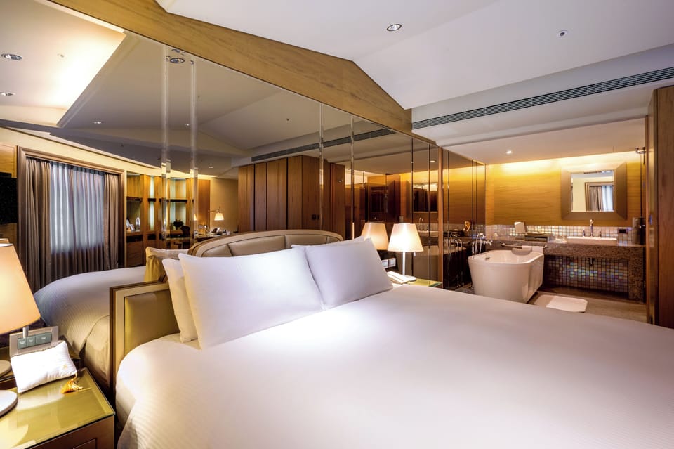 Premium bedding, down comforters, minibar, in-room safe
