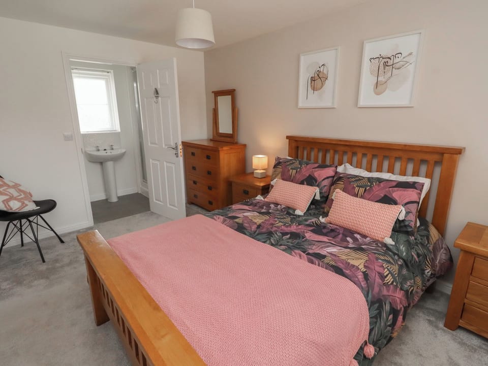 3 bedrooms, WiFi (free), individually decorated, individually furnished