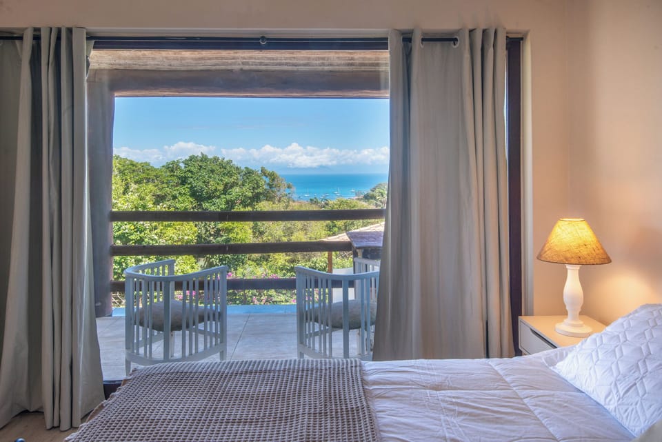 Master Suite | Minibar, free WiFi, bed sheets