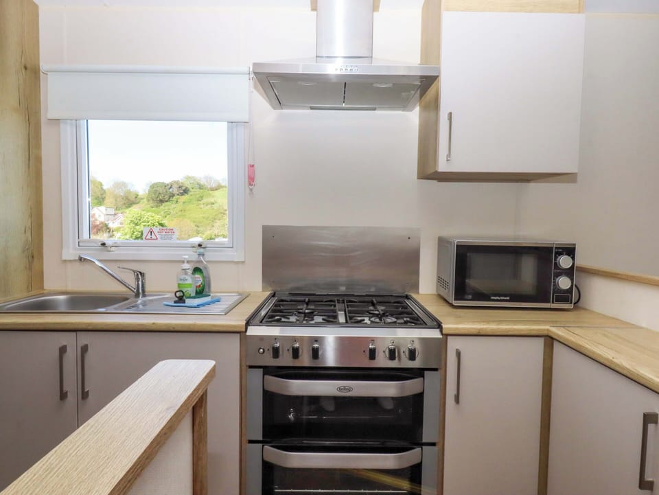 Cookware/dishes/utensils