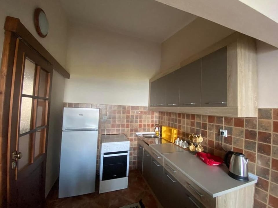 Superior Suite, Balcony, City View | Private kitchen