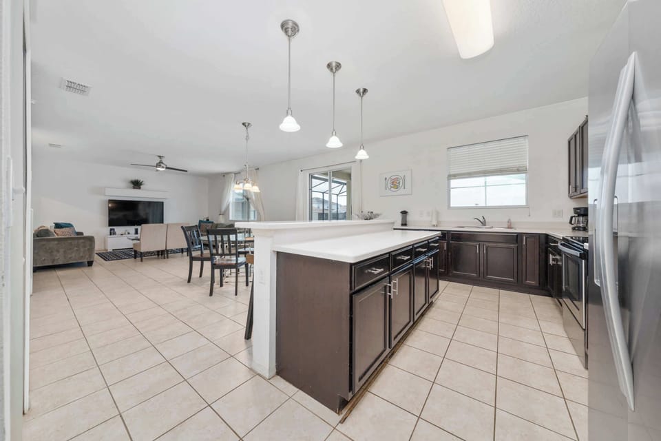 House (Multiple Bedrooms) | Private kitchen | Microwave, oven, stovetop, dishwasher