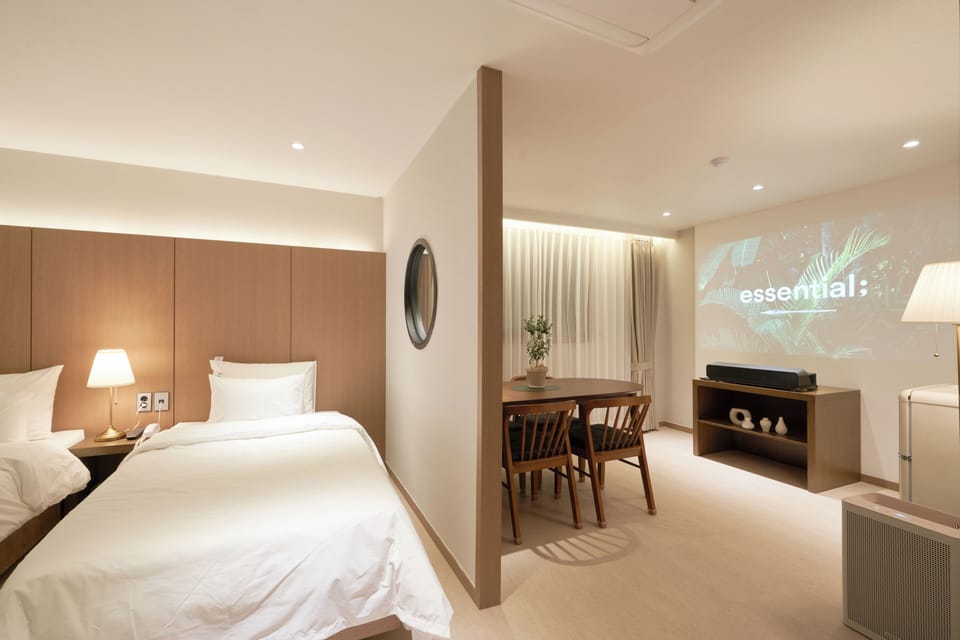 Party Room | Free WiFi, bed sheets