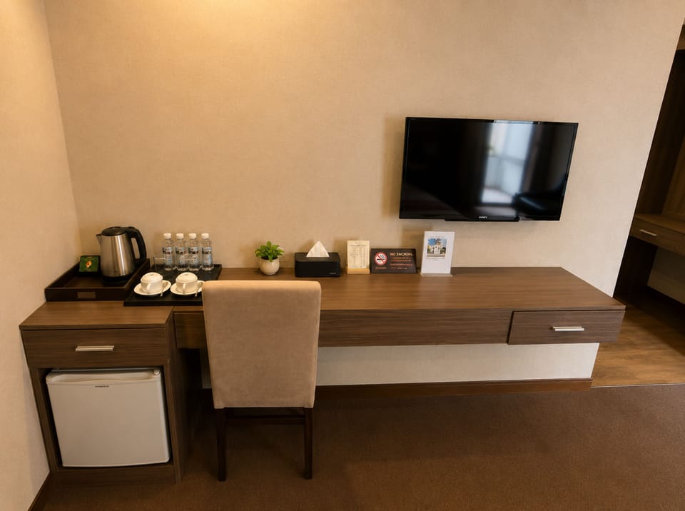 Deluxe Double Room, Balcony | Interior