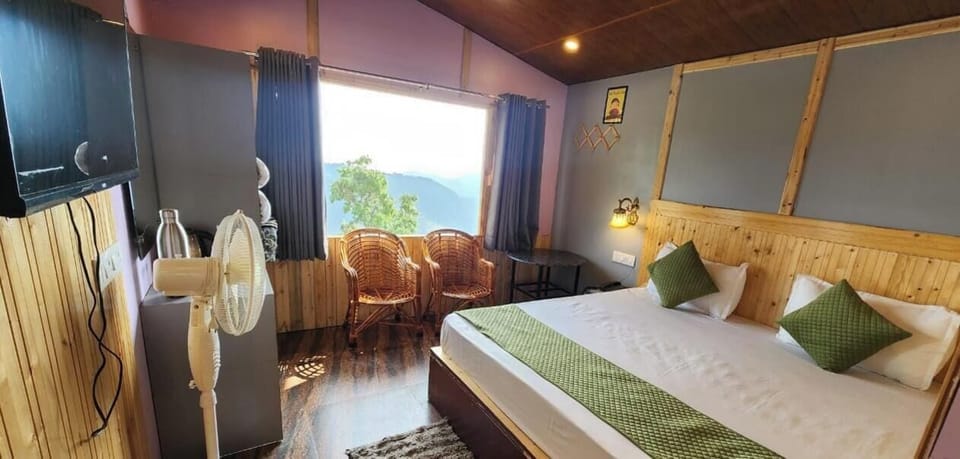 Deluxe Double Room, City View | Desk, free WiFi