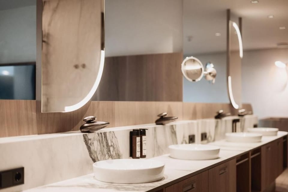 Suite, Balcony, Mountain View | Bathroom | Slippers