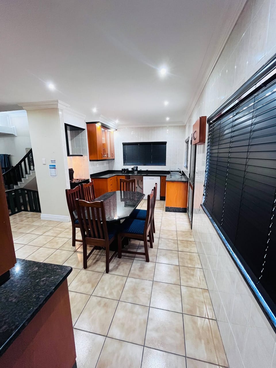 House, 5 Bedrooms, Balcony | Dining
