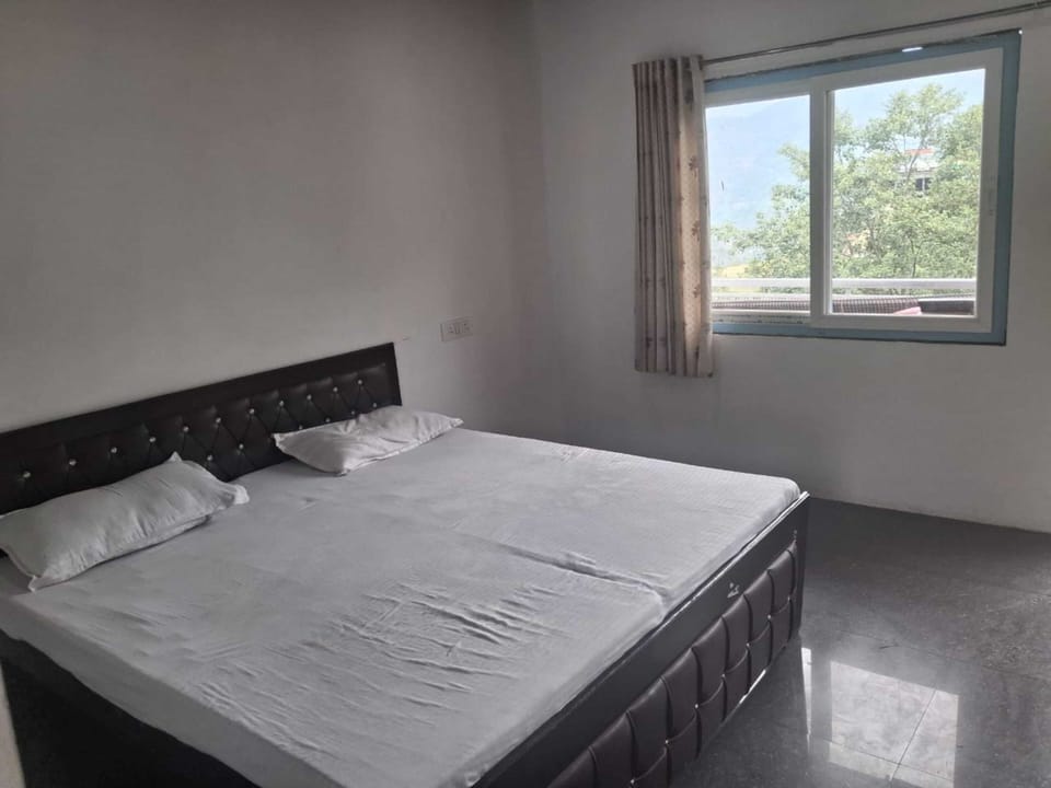 Double Room | Rollaway beds (surcharge), bed sheets